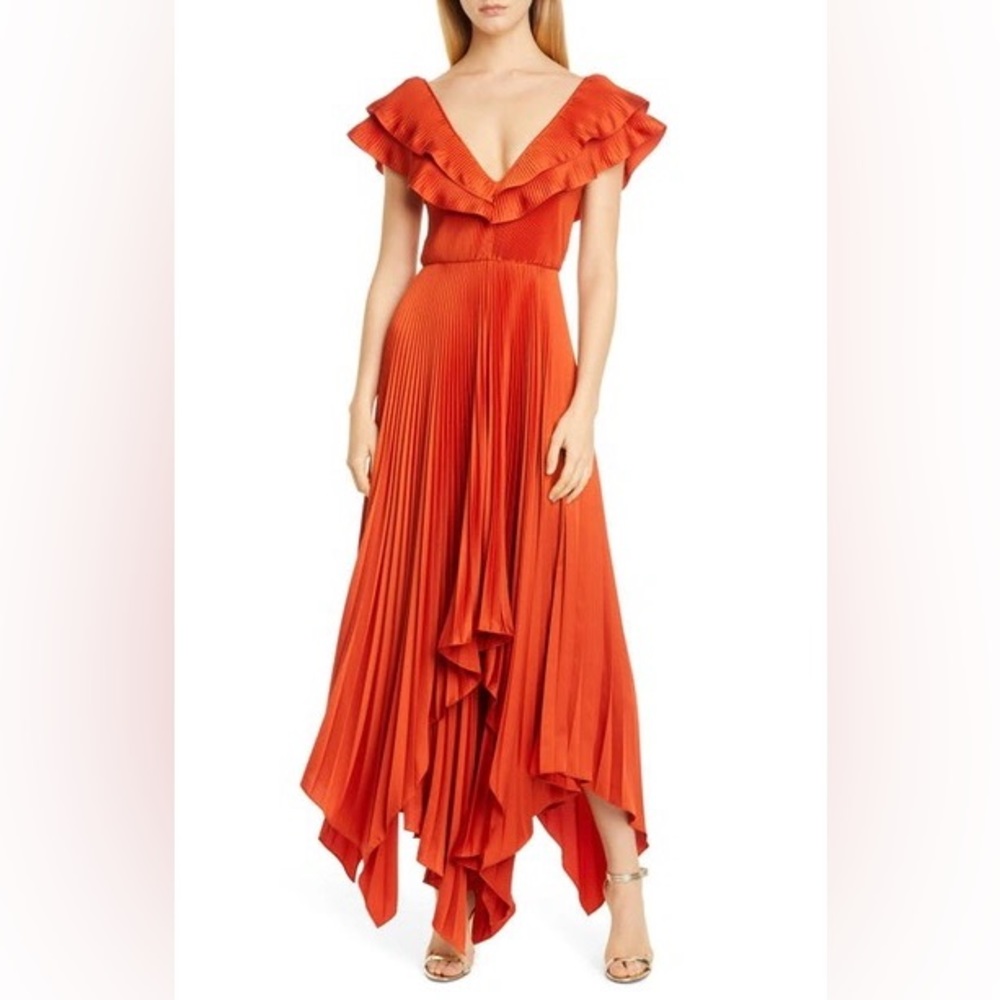 Flor et.al
Tampico Pleated V-Neck Gown